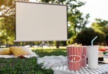 Ide Kencan Romantis di Bandung, Nonton Film di Bawah Taburan Bintang