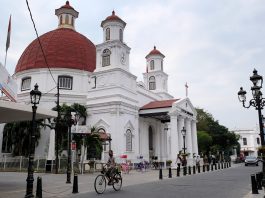 Gowes Santai Mengitari Little Netherland