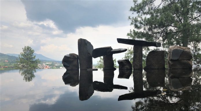 Berkontemplasi Memaknai Hidup di Wot Batu