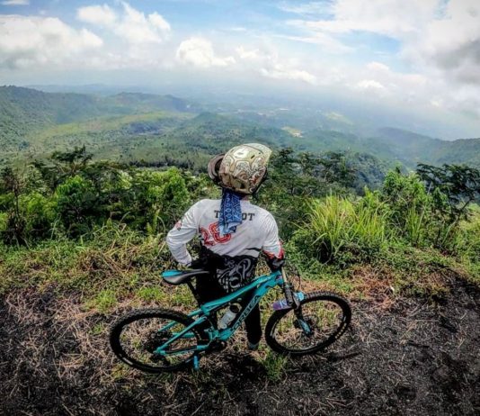 Gowes Menyusuri Kawah Gunung Galunggung, Berani Coba?