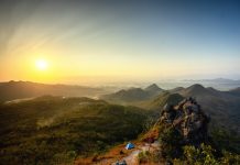 Bagai Negeri di Atas Awan, Pemandangan di Bukit Cumbri Ini Bikin Takjub