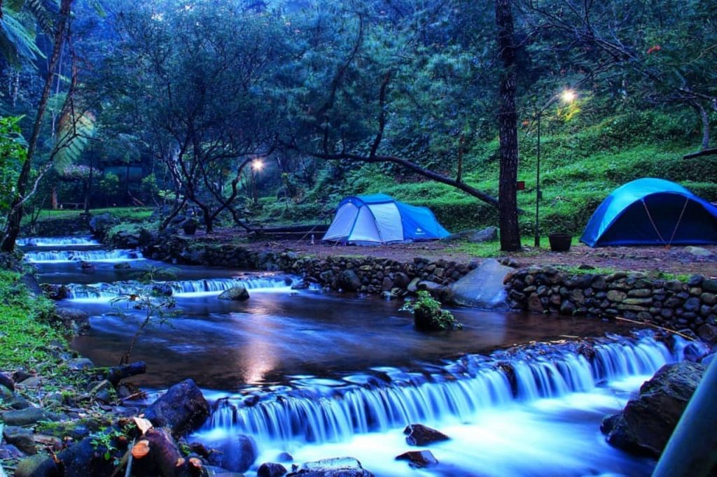 Dekat Sungai Dan Curug, Capolaga Tawarkan Sensasi Berkemah Di Tengah ...