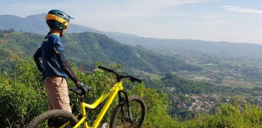 Menjajal Gowes ke Bukit Aquila, Sekalian Mampir Taman Bunga Nusantara