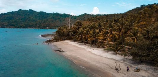 Punya Ombak Tenang, Pantai Mutiara di Trenggalek Cocok untuk Bermain Air