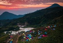 Camping Ceria di Alun-alun Kuta Genggelang, Pemandangannya Bikin Takjub!