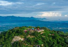 Camping di Puncak Galau, Pemandangannya Bikin Gagal Move On!
