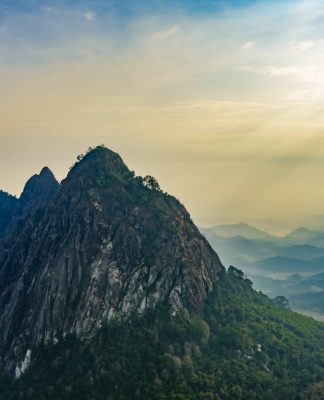 Mengejar Sunrise di Puncak Gunung Bongkok
