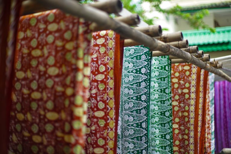 Rute Sepeda di Solo, Jelajah Kampung hingga Belajar Batik - Where Your