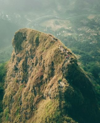 Menguji Adrenalin di Gunung Batu Jonggol