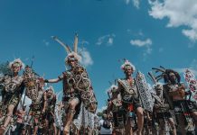 Menyambangi Desa Budaya Pampang, Rumah Suku Dayak Kenyah