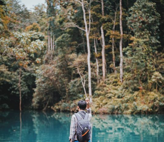 Menikmati Indahnya Danau Biru di Lombok Tengah