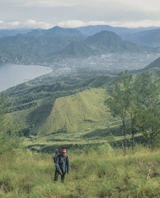 Mendaki Gunung Iya, Puncaknya Sajikan Pemandangan Menawan