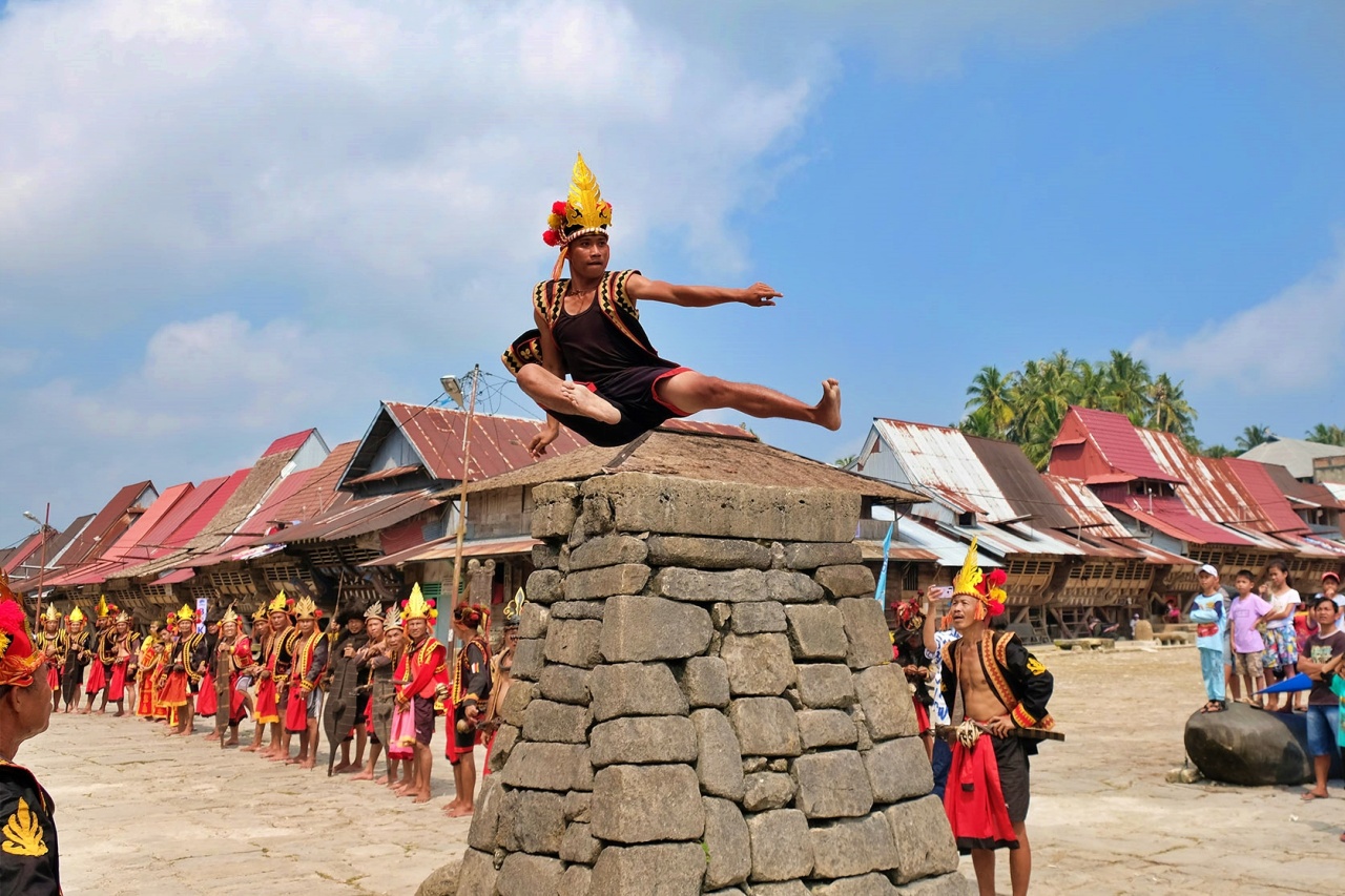 Fahombo, Tradisi Lompat Batu Kebanggaan Suku Nias - Where Your Journey