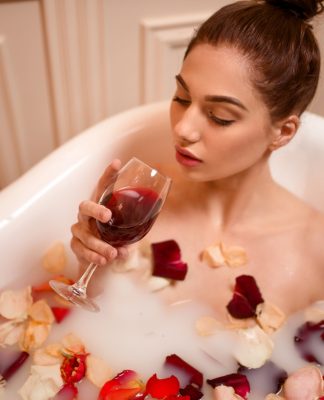 Manfaat Red Wine Spa, Bisa Cegah Penuaan Dini pada Kulit