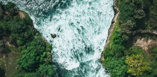 Pantai Batu Bengkung, Pantai Asyik buat Camping di Malang