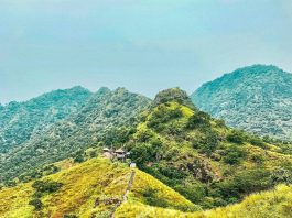 Joging Antimainstream di Pura Bukit Batu Kursi, Pemandangannya Bikin Terpukau!
