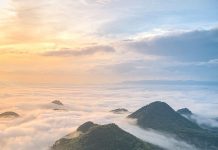 Mendaki Bukit Cumbri, Merasakan Sensasi Negeri di Atas Awan