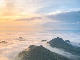 Mendaki Bukit Cumbri, Merasakan Sensasi Negeri di Atas Awan