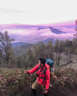 Gunung Butak Suguhkan Indahnya Hamparan Sabana dan Bunga Edelweiss
