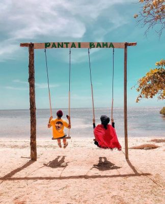 Kelar Safari di Baluran, Jangan Lupa Mampir ke Pantai Bama!