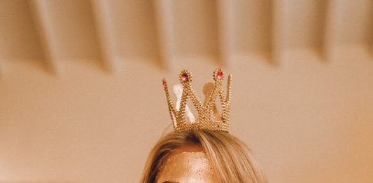 Facial Emas 24 Karat di Golddust Bali, Bikin Kulit Awet Muda