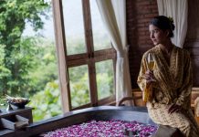 Menikmati Spa dengan Pemandangan Hutan Tropis dan Candi Borobudur