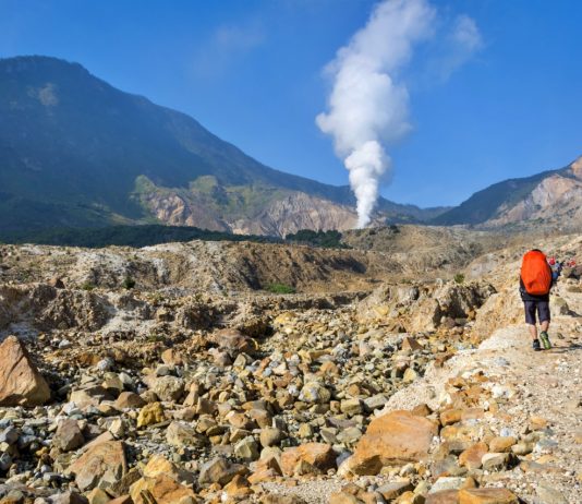 Gunung Papandayan Dibuka Lagi, Sudah Siap Muncak?