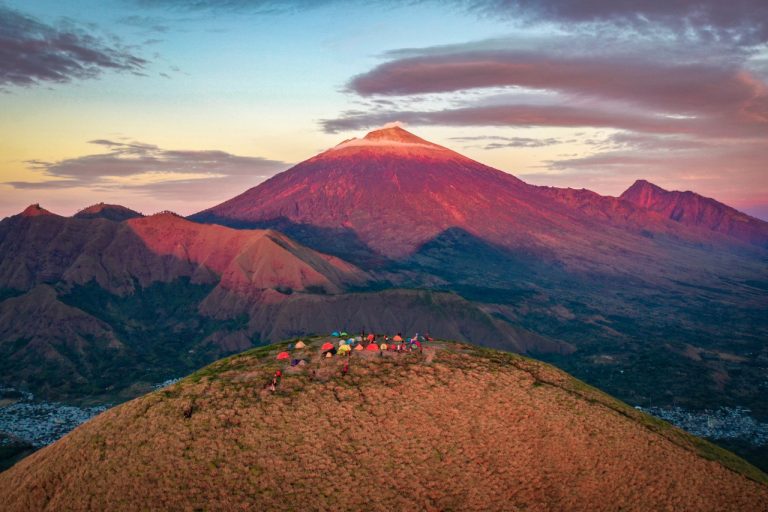 Mendaki Bukit Anak Dara Di Sembalun, Trek Mirip Gunung Rinjani - Where ...