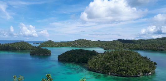 Wisata Bahari di Desa Mbuang-mbuang, Ada Taman Laut Kima dan Danau Ubur-ubur!