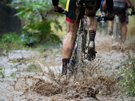 Tips Aman Bersepeda di Medan Berlumpur
