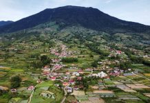 Serunya Mendaki Gunung Singgalang, Bonus Pemandangan Telaga di Puncak