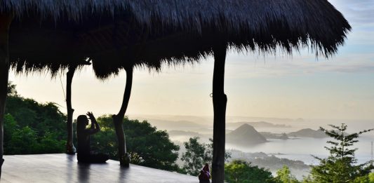 Ashtari Yoga, Studio Yoga dengan View Samudra Hindia