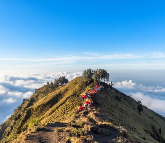 Gunung Rinjani Kembali Dibuka, Cek Kuota dan Syarat Pendakiannya