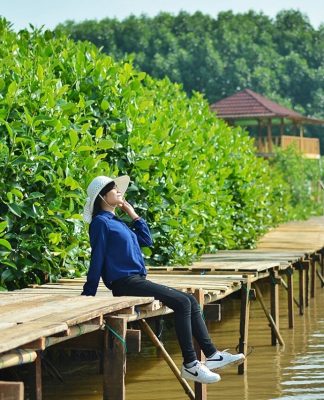 Asyiknya Ngabuburit sambil Joging di Hutan Mangrove Kebumen
