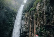 Menantang Terjalnya Trek Menuju Air Terjun Sungai Dalam
