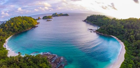 Liburan ke Pantai Wedi Ireng, Serasa Pantai Milik Sendiri!