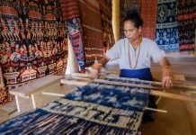 Ke Sumba, Jangan Lupa Bawa Pulang Tenun Ikatnya yang Khas!