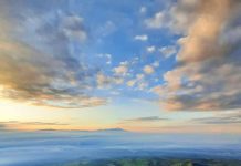 Mengejar Matahari Terbit di Gunung Lincing