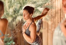 Praktik Yoga Hatha Tradisional di The Practice