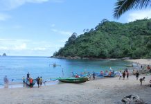 Beach Hopping dari Pantai Lenggoksono, Bisa ke Air Terjun Laut dan Spot Snorkeling!