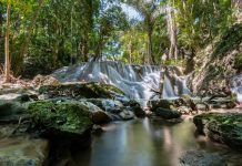 Menikmati Segarnya Air Terjun Oenesu