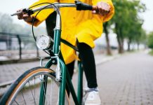 Musim Hujan Datang, Lakukan Hal Ini Agar Tetap Aman Saat Bersepeda