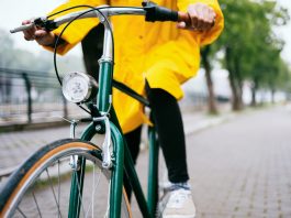 Musim Hujan Datang, Lakukan Hal Ini Agar Tetap Aman Saat Bersepeda
