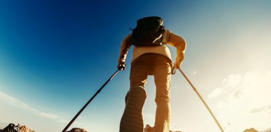 Plus Minus Menggunakan Trekking Pole, Wajib Tahu Nih!