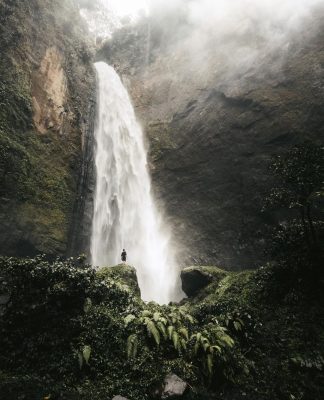 Pesona Kabut Pelangi, Air Terjun Cantik di Pronojiwo