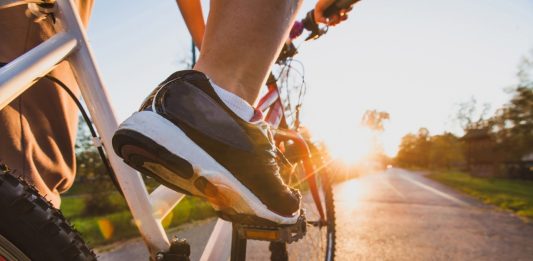 Mudah Lelah? Simak Cara Mengayuh Pedal Sepeda yang Benar