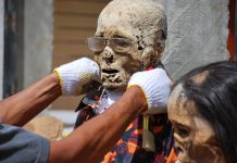 Uniknya Ma’nene, Ritual Mengganti Pakaian Jenazah di Toraja