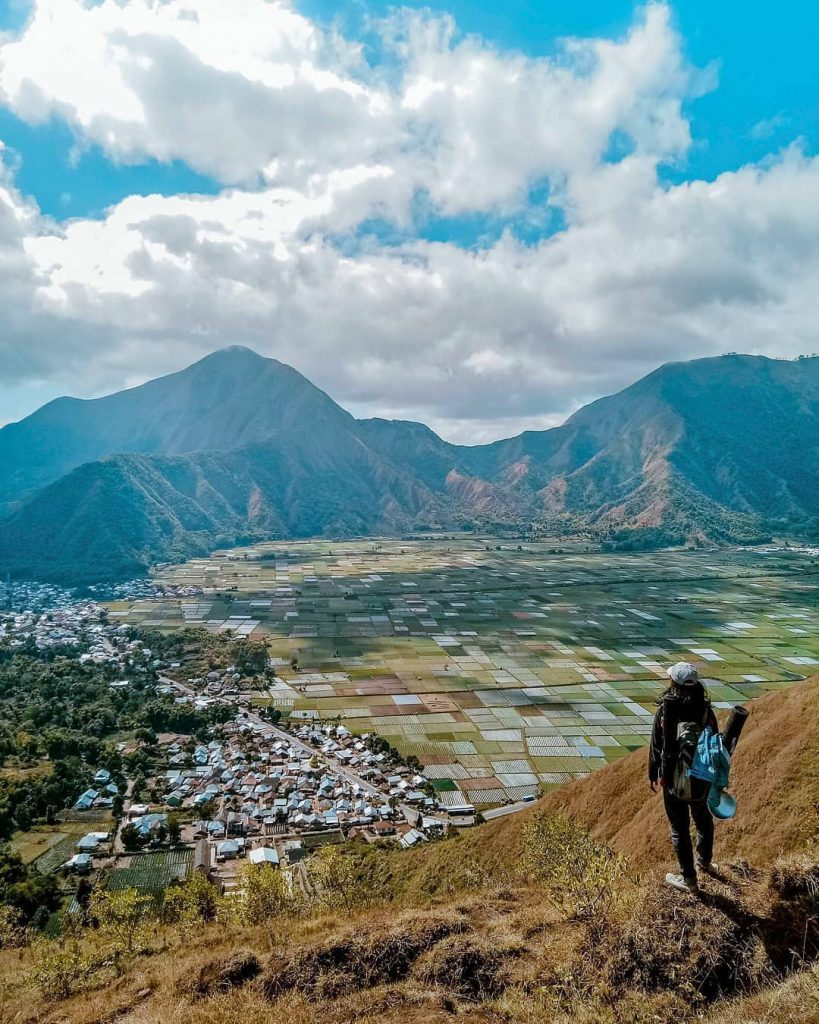 Cantiknya Hamparan Sabana Di Bukit Dandaun, Destinasi Favorit Pendaki ...