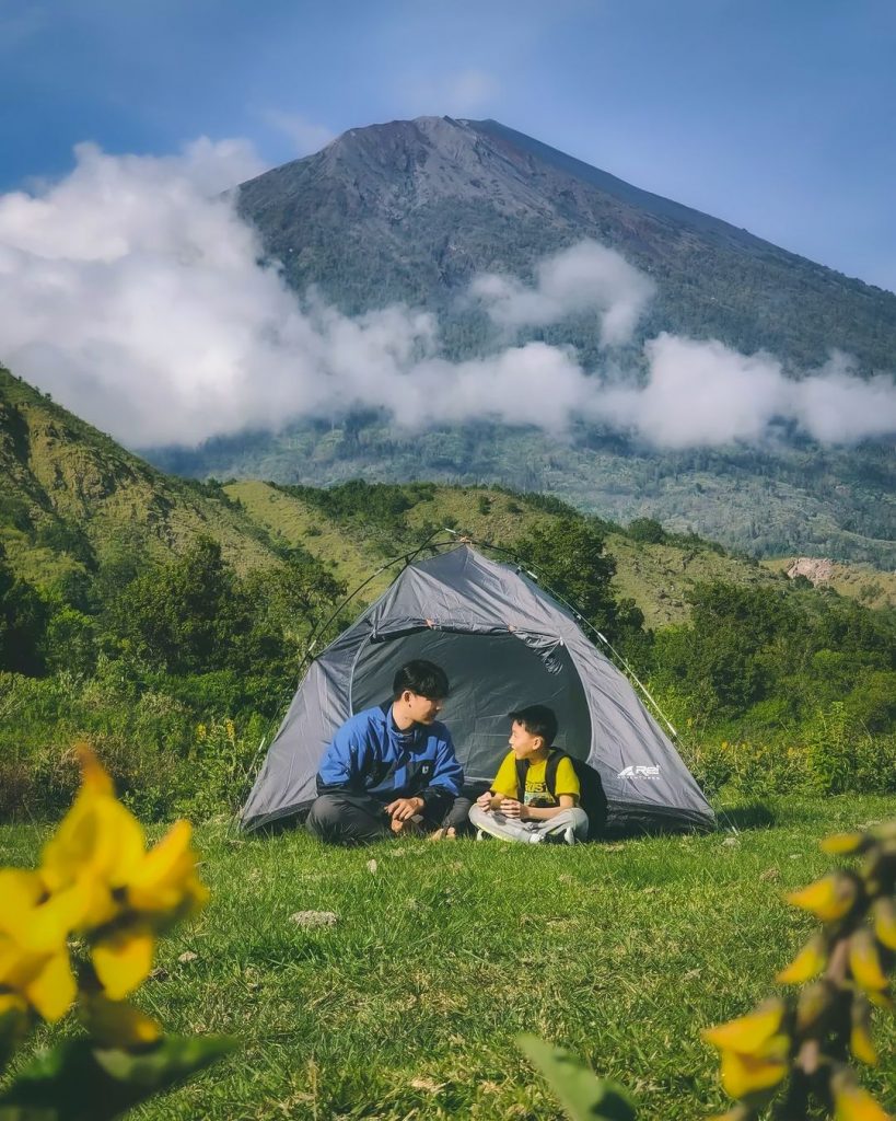 Cantiknya Hamparan Sabana Di Bukit Dandaun, Destinasi Favorit Pendaki ...