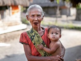 Jelajahi Keunikan Segenter, Desa Adat Suku Sasak di Lombok